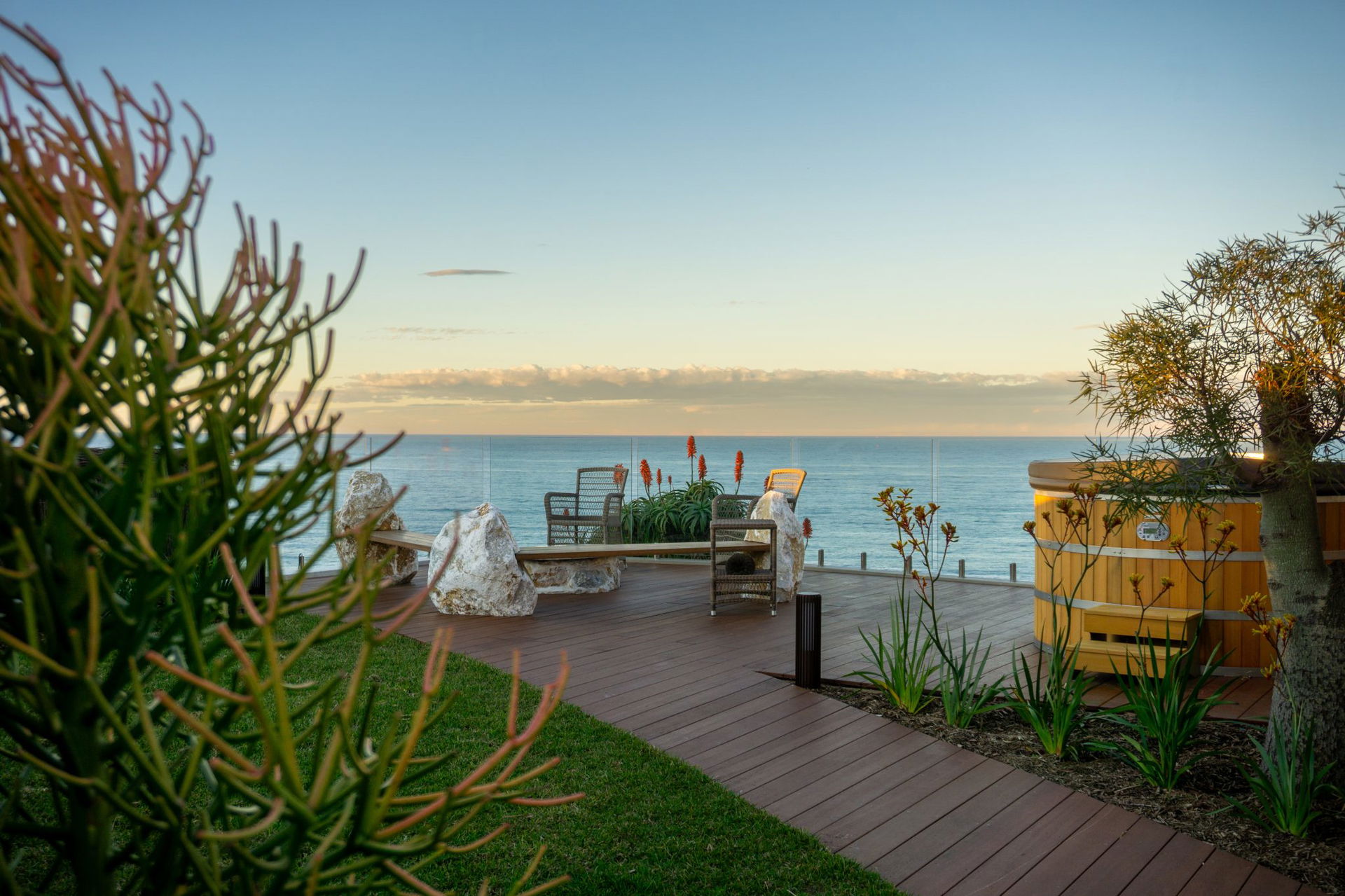 Elegant Newport Design with Indeckrity® Decking